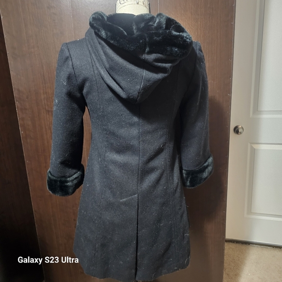 Trilogi Collections coat size 8 toddler dressy coat. - Picture 11 of 13